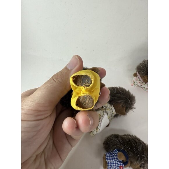 ORIGINAL OUTFITS Vintage 1990s 4 PC Sylvanian Families Bramble Hedgehog Family - Picture 4 of 6